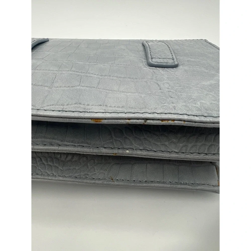 Relic by Fossil Gray Croc Embossed Crossbody Bag Purse Multi Pocket Adjustable